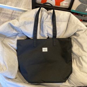 Herschel Micah Tote in Black